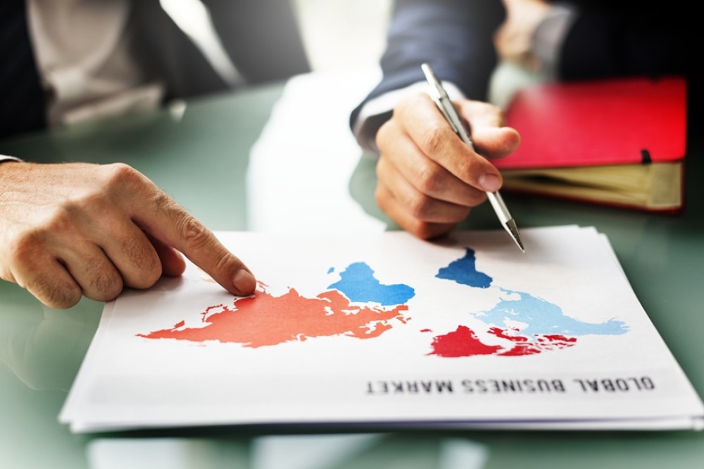 Novo tarifaço dos EUA aponta União Europeia como oportunidade de diversificação comercial para negócios brasileiros