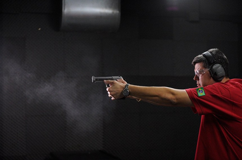 Senado analisa projetos que ampliam porte de arma  
