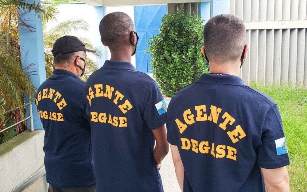 CCJ do Senado aprova porte de arma a agente socioeducativo e oficial de justiça